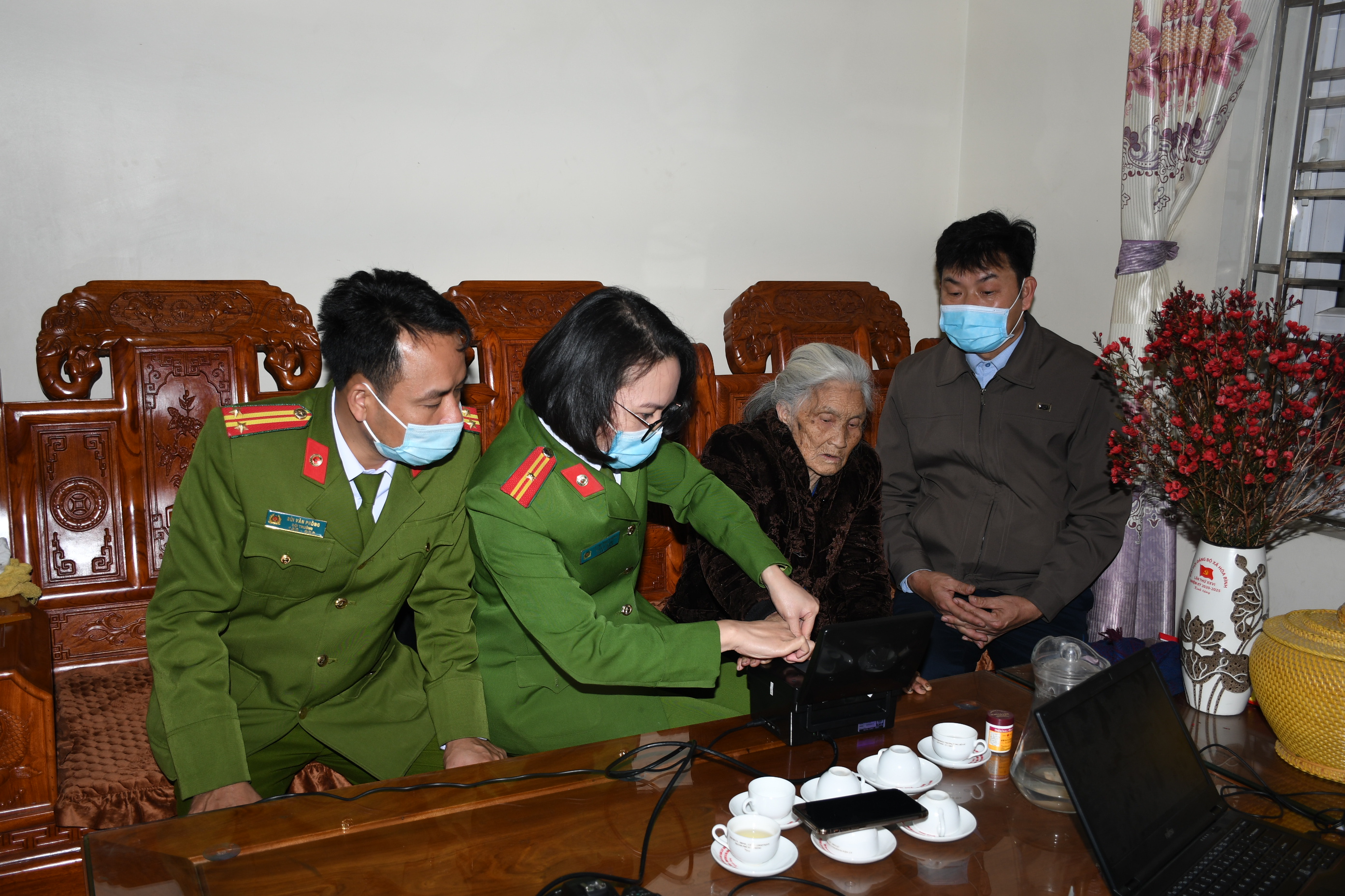 Người dân gửi Thư cảm ơn Phòng Cảnh sát QLHC về TTXH